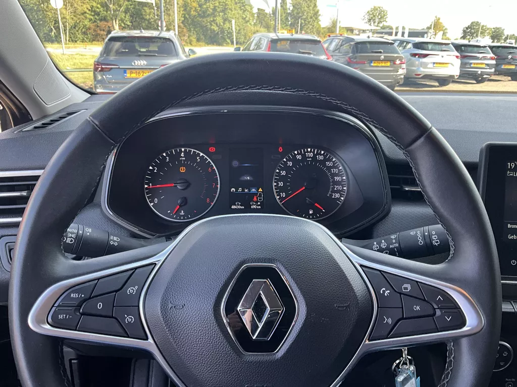 Renault Clio 1.0 TCe 90 Equilibre Renault Clio 1.0 TCe 90 Equilibre